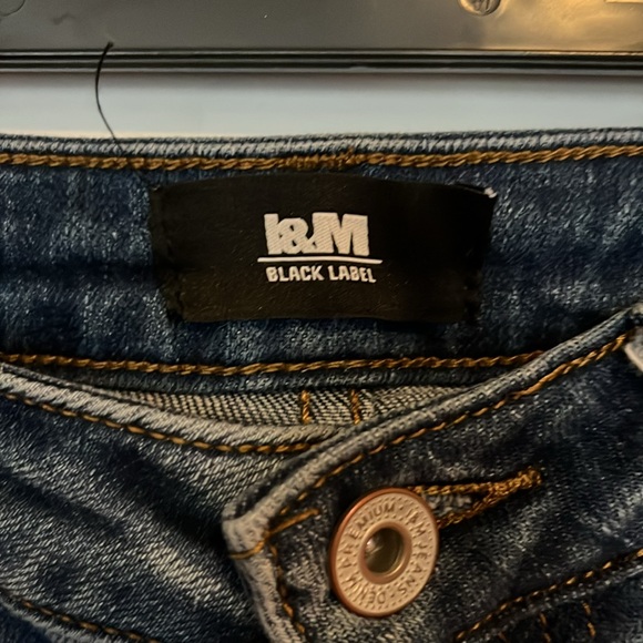 H&M Dark Wash Denim Jeans - Picture 2 of 5
